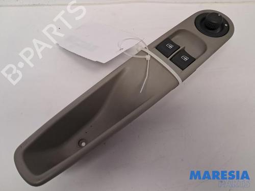 Used Switch RENAULT ZOE Hatchback Van (BFM_) Electric (BFME) (92 hp) 31493819