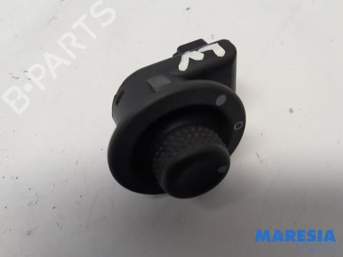 Used Mirror switch OPEL VIVARO B Van (X82) 1.6 CDTI (05) (95 hp) 31447724