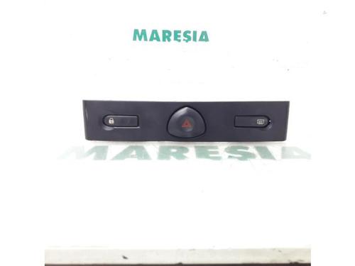 switch-renault-clio-ii-bb_-cb_-1998-1999-2000-2001-2002-2003-2004-2005-2006-2007-2008-2009-2010-2011-2012-2013-2014-2015-2016-31480762 main image