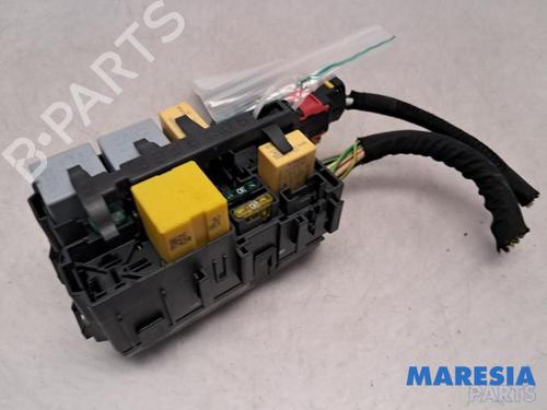 Used Fuse box Fuse box PEUGEOT 308 SW II (LC_, LJ_, LR_, LX_, L4_) 1.2 THP 110 (110 hp) 31415894 31415894