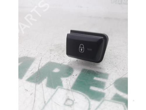 switch-peugeot-208-i-ca_-cc_-2012-2013-2014-2015-2016-2017-2018-2019-2020-2021-31533181 main image