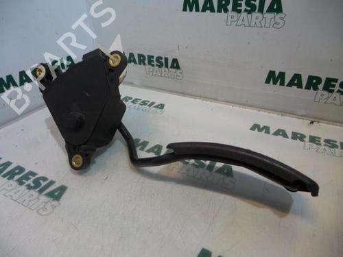 electronic-module-renault-megane-ii-saloon-lm01_-2003-31524156 main image