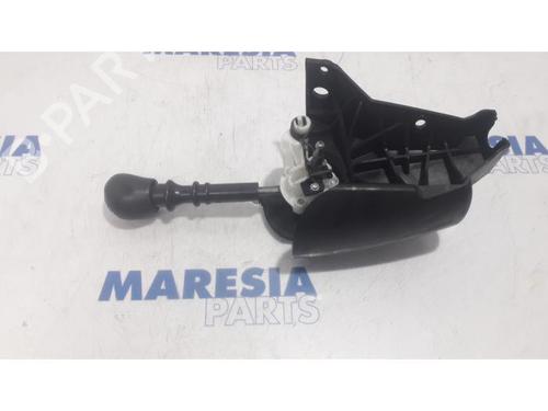 Palanca de cambios RENAULT MASTER III Van (FV) 2.3 dCi 110 FWD (FV0R, FV0W, FV1A) (110 hp) 31477695