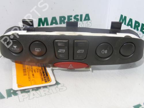 switch-fiat-punto-188_-1999-2000-2001-2002-2003-2004-2005-2006-2007-2008-2009-2010-2011-2012-31437757 main image