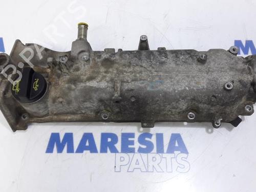 Used Valve cover FIAT 500 (312_) 1.2 (312AXA1A) (69 hp) 31439590