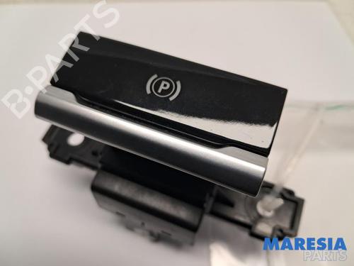 switch-citroen-c4-grand-picasso-ii-da_-de_-2013-31386639 main image