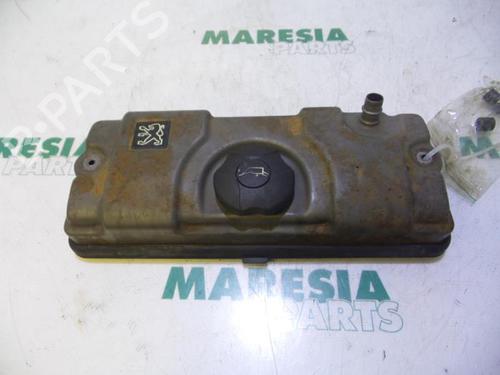 Used Valve cover PEUGEOT 206 Hatchback (2A/C) 1.1 i (60 hp) 31526064