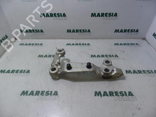 Venstre fortil bærearm LANCIA THESIS (841_) 2.4 JTD (841.AXE1B0, 841.AXH110) (175 hp) 31389719