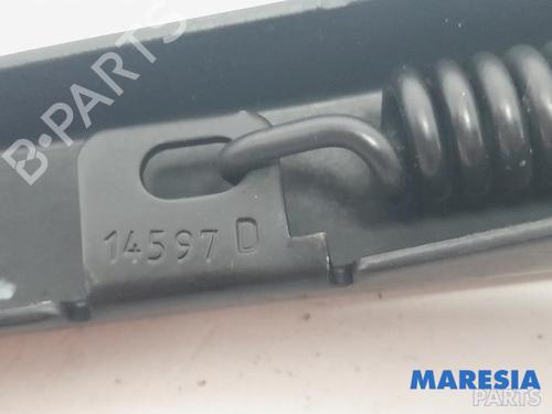 Front windshield wiper arm PEUGEOT 307 CC (3B) 2.0 16V | BP31474686C143 