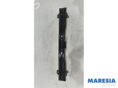 Used Front bumper reinforcement Front bumper reinforcement 38489311 38489311