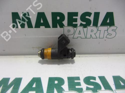 Used Injector RENAULT MEGANE I Cabriolet (EA0/1_) 1.4 16V (EA0D, EA1H, EA0W, EA10) (95 hp) 31499493