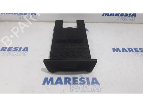 Used Glove box RENAULT MASTER III Van (FV) 2.3 dCi 125 FWD (FV0C, FV0D, FV0G, FV0H, FV0J, FV0K,... (125 hp) 31410817