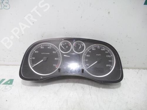 Used Instrument cluster PEUGEOT 307 (3A/C) 1.4 16V (88 hp) 31418146