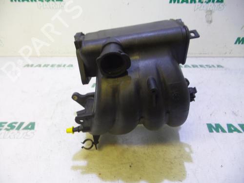 Used Injection rail PEUGEOT 206 Hatchback (2A/C) 1.1 i (60 hp) 31410780