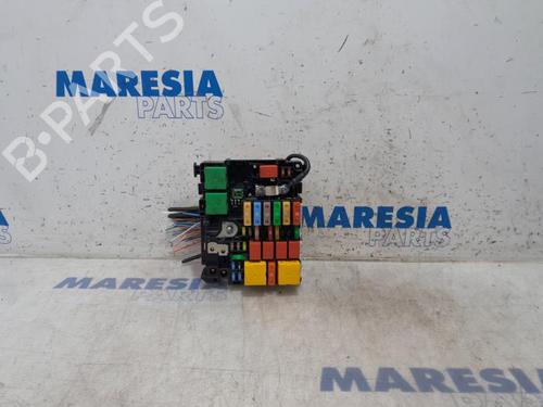 Used Fuse box PEUGEOT 208 II (UB_, UP_, UW_, UJ_) 1.2 PureTech 100 (101 hp) 31532855