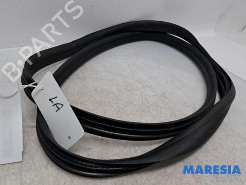 Used Rubber door seal RENAULT TWINGO III (BCM_, BCA_) 1.0 SCe 70 (71 hp) 31507898
