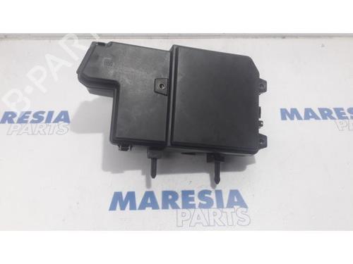 Used Fuse box RENAULT ESPACE V (JR_) 1.6 TCe 200 (200 hp) 31440705