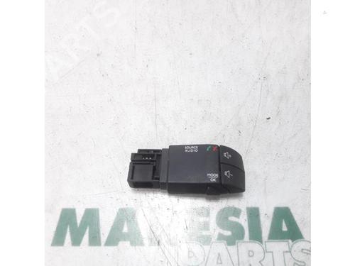 Used Switch RENAULT TRAFIC III Van (FG_) 1.6 dCi 90 (FGME) (90 hp) 31519546