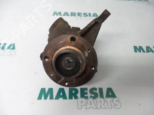 Used Left front steering knuckle PEUGEOT 206 Hatchback (2A/C) 1.4 i (75 hp) 31508168