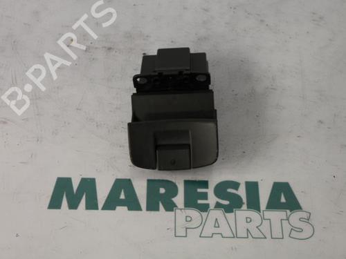 Comutador RENAULT ESPACE IV (JK0/1_) 2.2 dCi (JK0H) (150 hp) 31523518