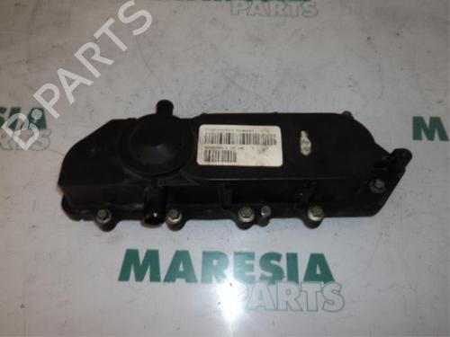 Used Valve cover IVECO DAILY III Platform/Chassis 35 C 12 , 35 S 12 (AEKA14A1, AEKA14AA, AEKA64A1,... (116 hp) 31385493