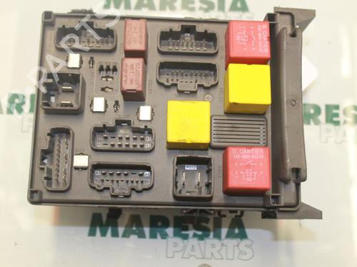 Used Fuse box RENAULT LAGUNA II (BG0/1_) 2.2 dCi (BG0F) (150 hp) 31462923