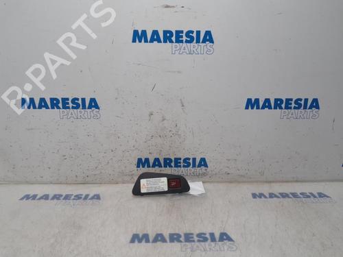 switch-peugeot-508-sw-i-8e_-2010-2011-2012-2013-2014-2015-2016-2017-2018-31525528 main image