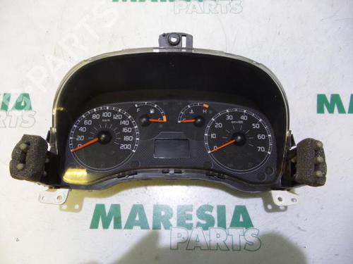 Used Instrument cluster FIAT PANDA (169_) 1.2 (169.AXB11, 169.AXB1A) (60 hp) 31500638