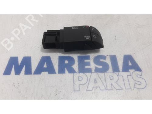 switch-renault-trafic-iii-van-fg_-2014-31438780 main image