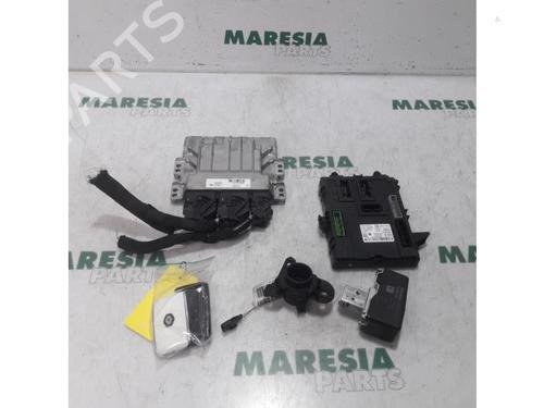 Used Engine control unit (ECU) RENAULT SCÉNIC IV (J9_) 1.2 TCe 115 (115 hp) 31384084