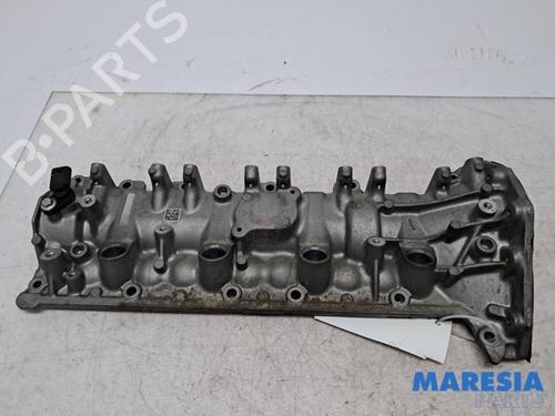 Used Valve cover Valve cover RENAULT CAPTUR II (HF_) TCe 160 (HFN1) (158 hp) 40528572 40528572