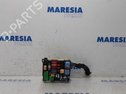 Used Fuse box PEUGEOT 308 SW II (LC_, LJ_, LR_, LX_, L4_) 1.6 BlueHDi 120 (120 hp) 31523999