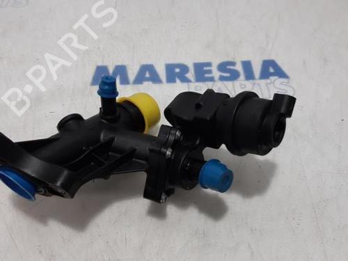 Used Thermostat housing RENAULT TRAFIC III Van (FG_) 1.6 dCi 115 (FGMD) (116 hp) 31443981