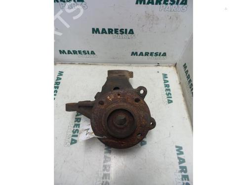 Used Right front steering knuckle PEUGEOT 206 Hatchback (2A/C) 1.4 i (75 hp) 31501652