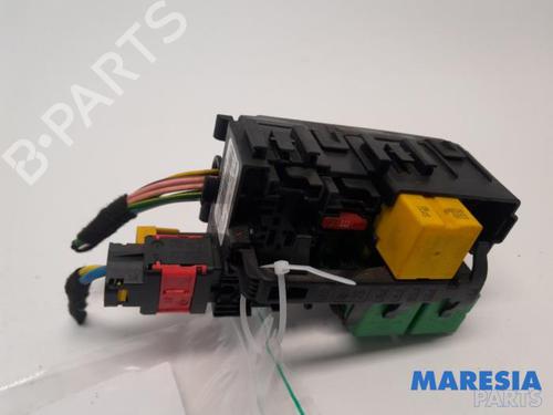 Used Fuse box PEUGEOT EXPERT Van (V_) 1.6 BlueHDi 95 (95 hp) 31447534