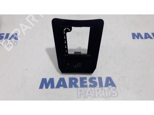 switch-peugeot-508-sw-i-8e_-2010-2011-2012-2013-2014-2015-2016-2017-2018-31511021 main image