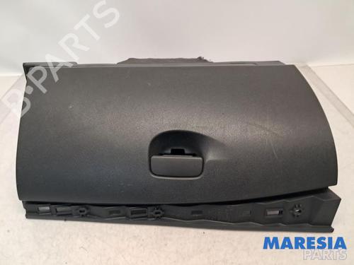 Used Glove box RENAULT MEGANE III Grandtour (KZ0/1) 2.0 CVT (KZ0G, KZ1P) (140 hp) 31507368