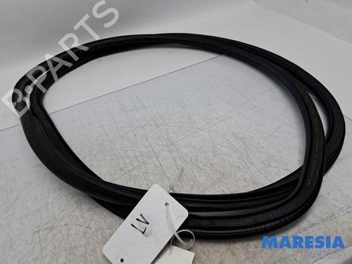 Used Rubber door seal Rubber door seal OPEL ADAM (M13) 1.0 (90 hp) 33296471 33296471