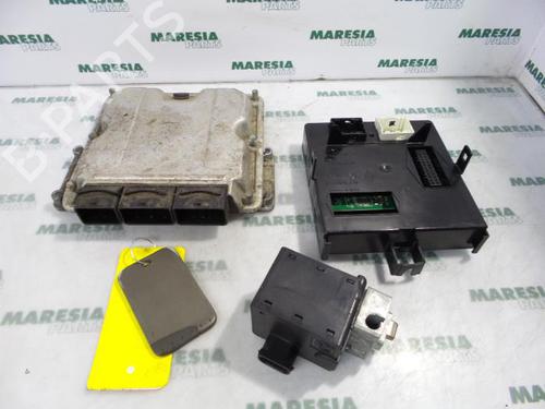 Used Engine control unit (ECU) RENAULT ESPACE IV (JK0/1_) 2.2 dCi (JK0H) (150 hp) 31439501