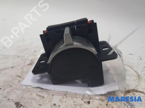 Used Gear lever OPEL CORSA F (P2JO) CORSA-e (68) (136 hp) 31470223