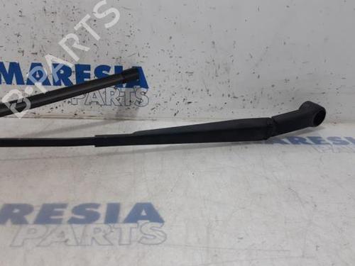 Front windshield wiper arm CITROËN C4 Grand Picasso I (UA_) 1.6 HDi 110 | BP31484911C143