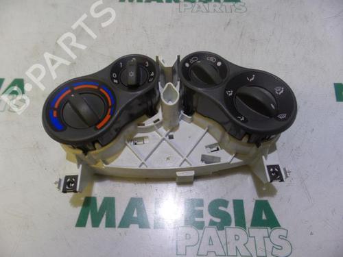 Used Climate control FIAT PANDA (169_) 1.2 (169.AXB11, 169.AXB1A) (60 hp) 31495385