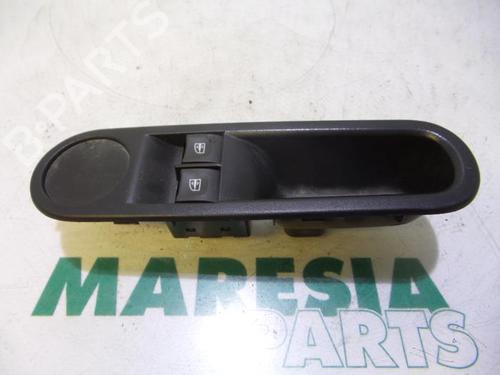 Used Switch RENAULT TWINGO III (BCM_, BCA_) 1.0 SCe 70 (71 hp) 31413667