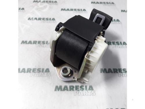 Used Rear right seatbelt FIAT STILO (192_) 1.9 JTD (192_XF1A) (80 hp) 31480707