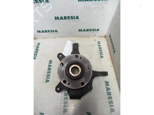 Used Left front steering knuckle RENAULT LAGUNA II (BG0/1_) 1.9 dCi (BG08, BG0G) (120 hp) 31399379