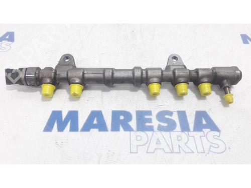 Used Injection rail FIAT PUNTO (199_) 1.3 D Multijet (80 hp) 31505088