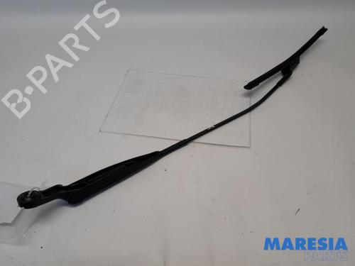 Used Front windshield wiper arm FIAT 500 (312_) 0.9 (312AXG1A, 312.AXG11) (86 hp) 31509153