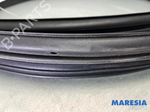 Gummiliste PEUGEOT 108 1.0 VTi 72 | BP31469292C142