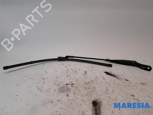 front-windshield-wiper-arm-peugeot-208-i-ca_-cc_-2012-2013-2014-2015-2016-2017-2018-2019-2020-2021-31480485 main image