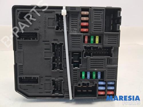 Used Fuse box RENAULT MEGANE IV Hatchback (B9A/M/N_) 1.2 TCe 130 (B9MR) (130 hp) 31428558